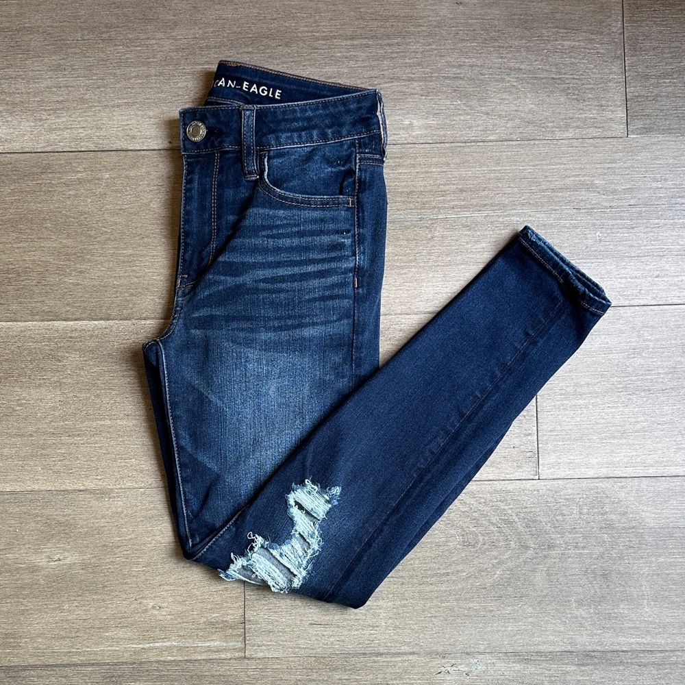 American Eagle Outfitters Women's Distressed Dark Blue Skinny Jeans